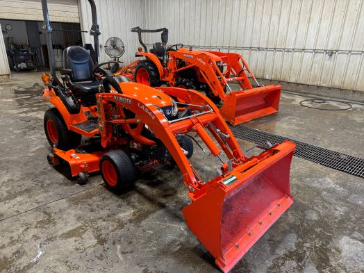 Kubota BX2380 4wd tractor loader and mower