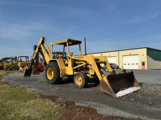 John Deere 410 tractor loader backhoe with extendahoe