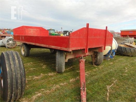 Forage King 16' Chopper Box With 8 Ton Running Gear, Green Front