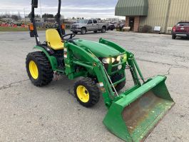 John Deere 2032R 4x4 loader